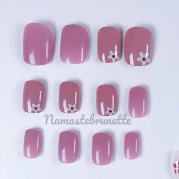 2/$16 Floral Short Press On Nails - Picture 6 of 15